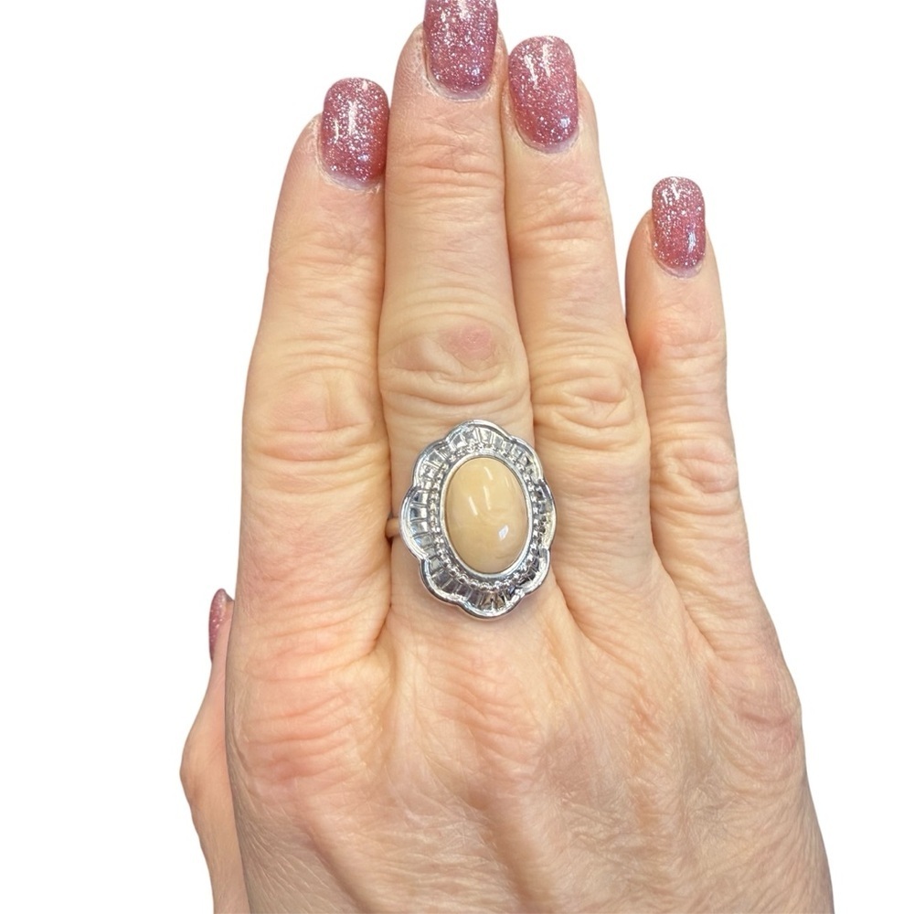 Avon “Silvery Sands” Silver and Cream Statement Ring size 9 NIB 1990 vintage